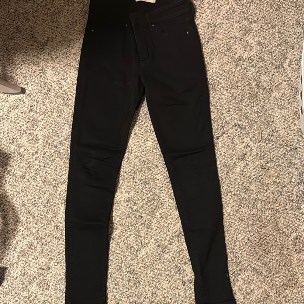Levi's Black Skinny Jeans Sleek Modern Design